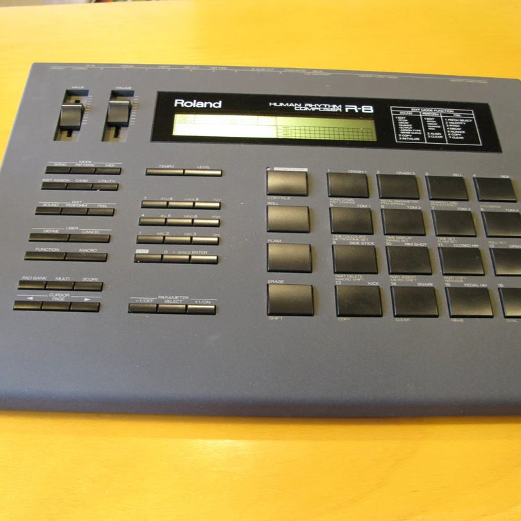 Roland R8